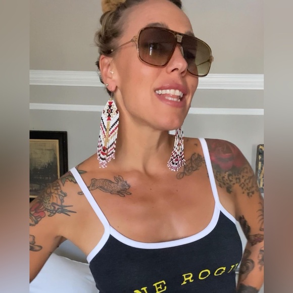 Hand beaded earrings - Picture 3 of 12